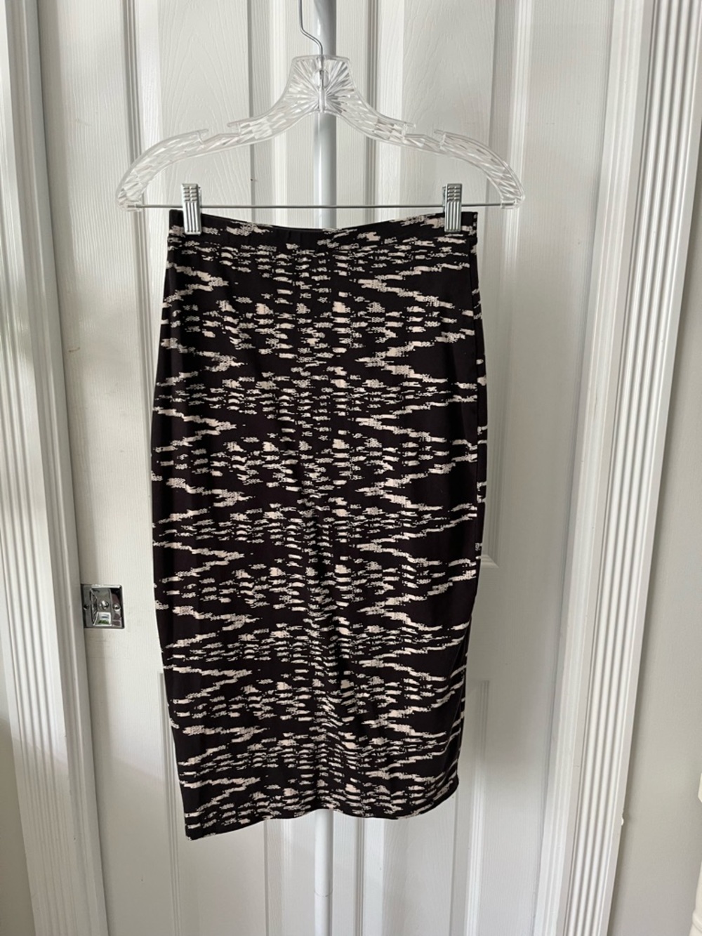 Billabong Black and Cream Abstract Pencil Skirt
